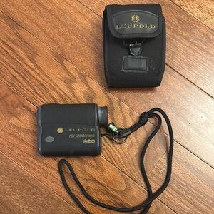 Leupold Rangefinder with Case